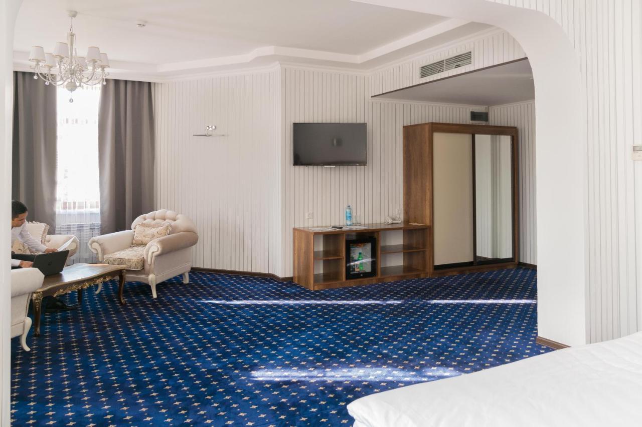 Hotel Khanaka Turkistan Екстериор снимка