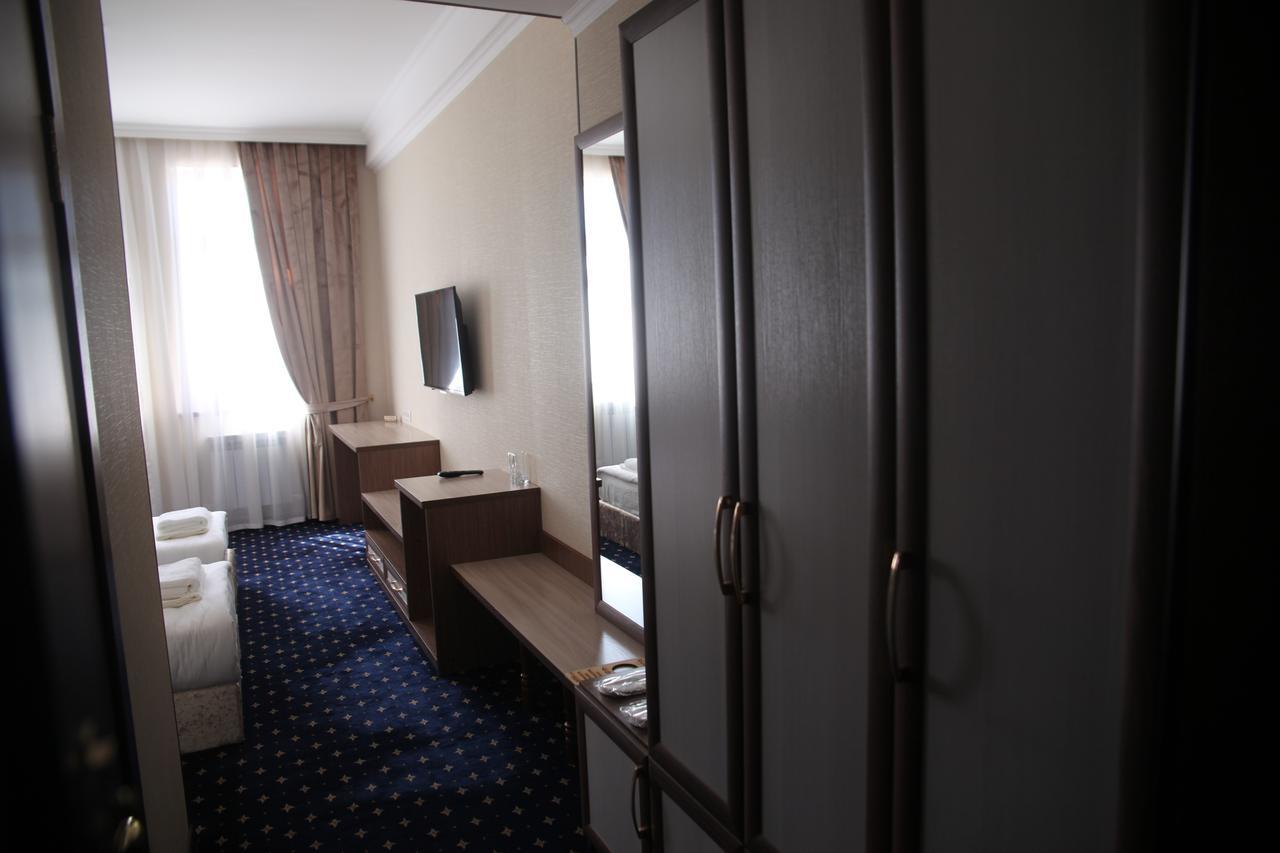 Hotel Khanaka Turkistan Екстериор снимка