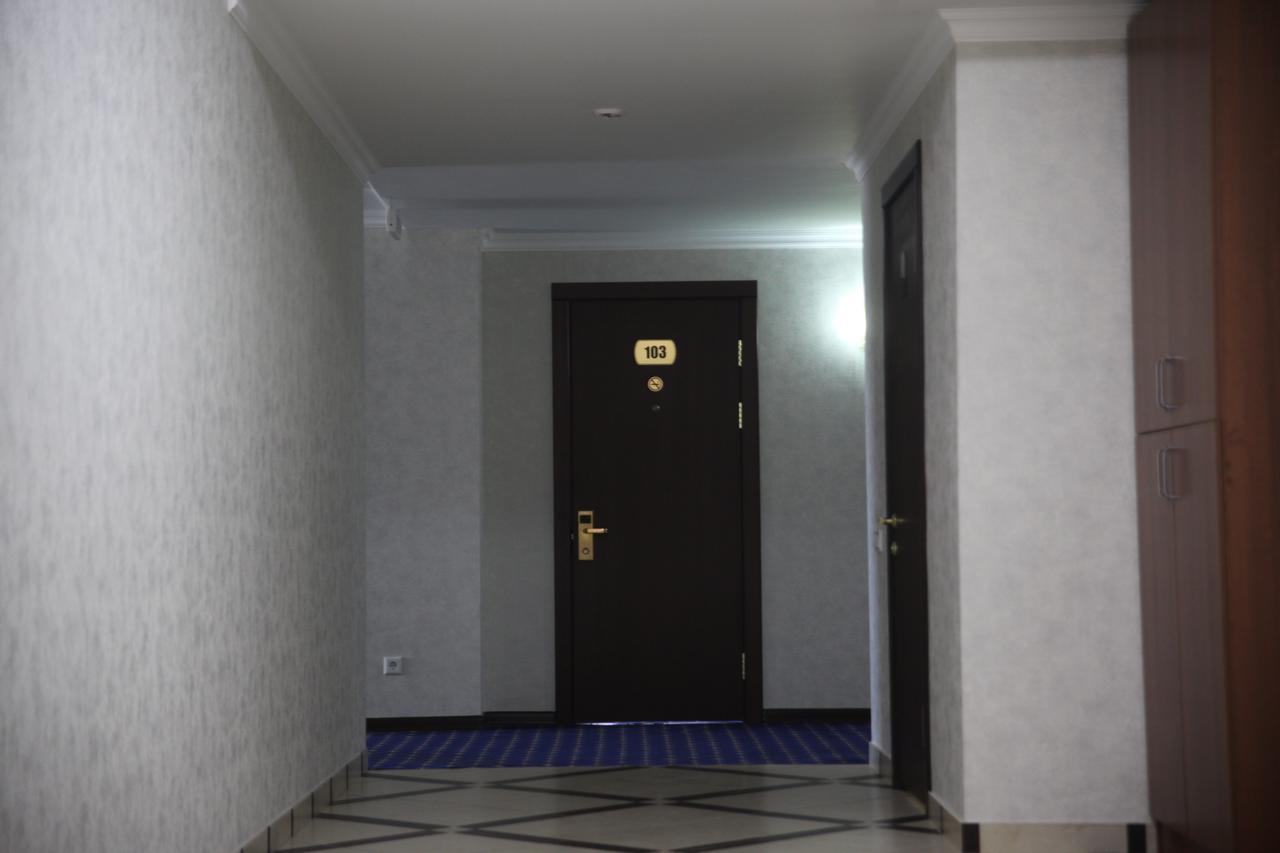 Hotel Khanaka Turkistan Екстериор снимка