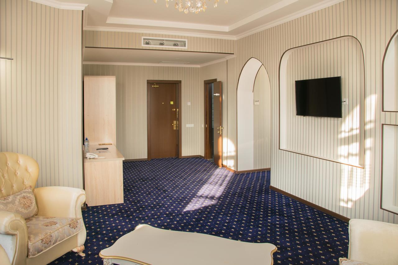 Hotel Khanaka Turkistan Екстериор снимка
