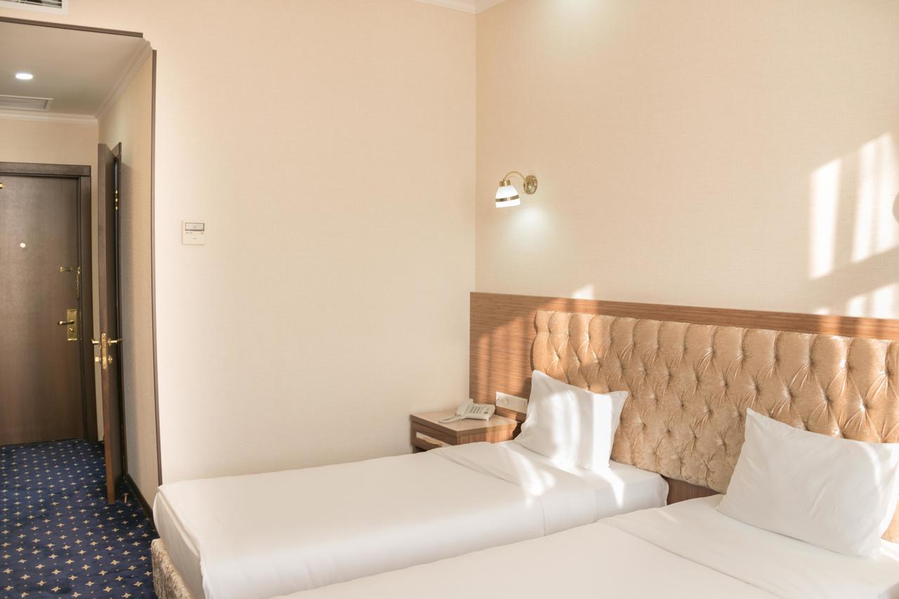 Hotel Khanaka Turkistan Екстериор снимка