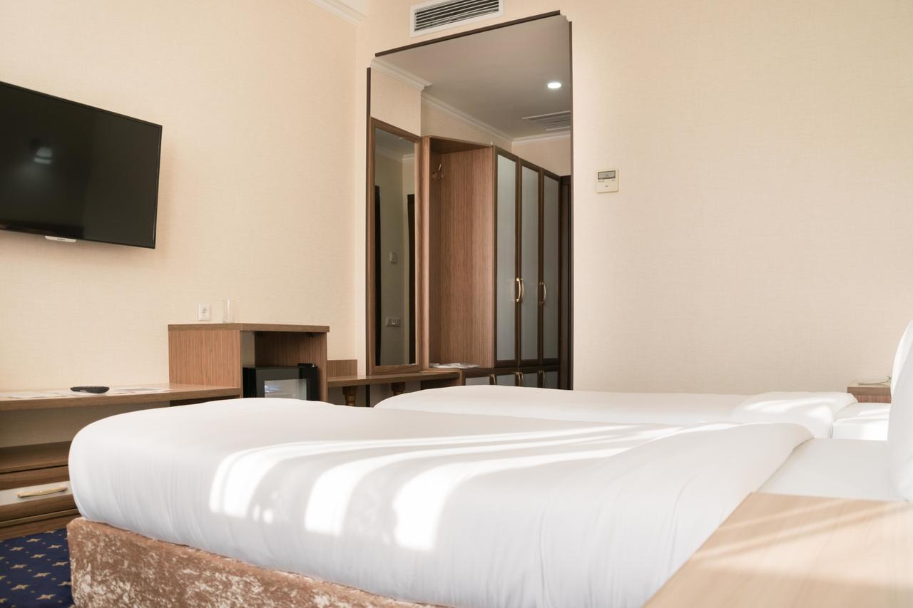Hotel Khanaka Turkistan Екстериор снимка
