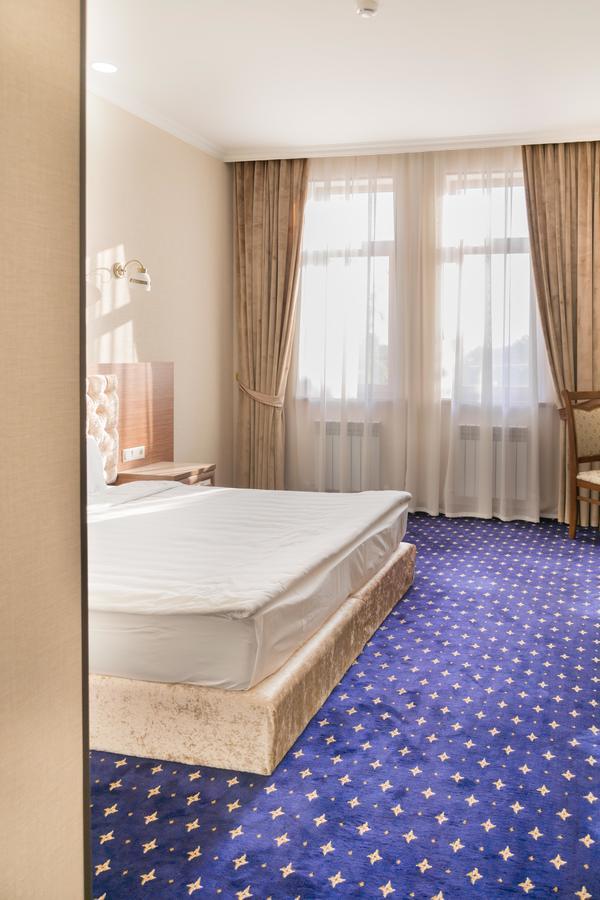 Hotel Khanaka Turkistan Екстериор снимка